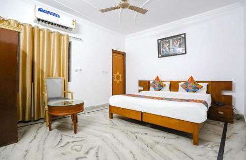 Dwarka Hotel | FabExpress Premium Rooms - Nr Yashobhoomi Convention Centre