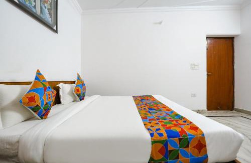 Dwarka Hotel | FabExpress Premium Rooms - Nr Yashobhoomi Convention Centre