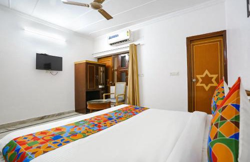Dwarka Hotel | FabExpress Premium Rooms - Nr Yashobhoomi Convention Centre