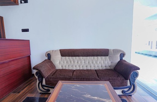 Vadanemelli Hotel | OYO Flagship 80946 Luxe Residency