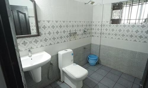 Kochi Hotel | FabHotel Lime Light