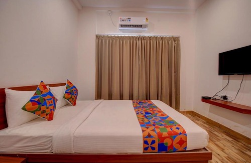 Krishnarajapura Hotel | FabHotel Sri Udupi Park