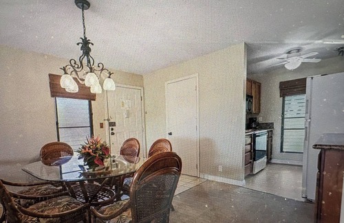Kihei Condominio | Fabulous 2-bedroom condo with AC in KiheinAcross the street from beach