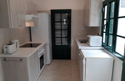 Playa Blanca Villa | FABULOSO chalet de 2 dormitorios, gran piscina privada climatizada, terraza y jardín.