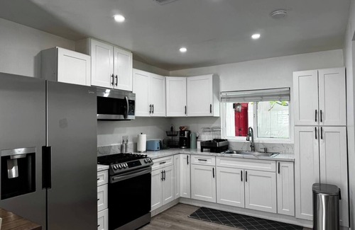 Porter Ranch Casa | Fabulous 2-bedroom house in Los Angeles
