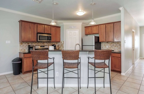 Corpus Christi Casa | Fabulous 3-bedroom townhome poolside with boat slip