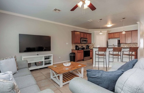 Corpus Christi Casa | Fabulous 3-bedroom townhome poolside with boat slip