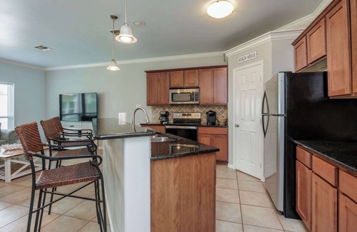 Corpus Christi Casa | Fabulous 3-bedroom townhome poolside with boat slip