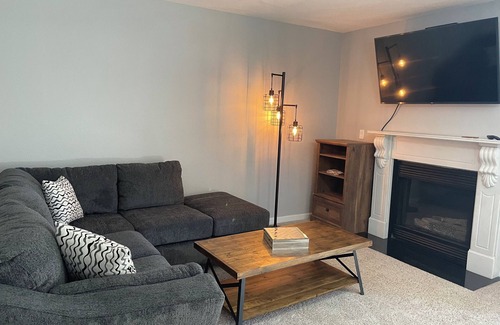 Modesto Casa | Fabulous 3-bedroom townhome with AC in Modesto