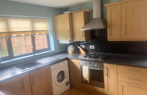 East Wickham Casa | Fabulous 4-bedroom house in Welling, fully detached, for a perfect getaway