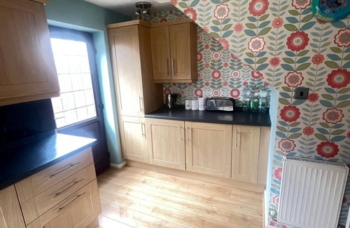 East Wickham Casa | Fabulous 4-bedroom house in Welling, fully detached, for a perfect getaway