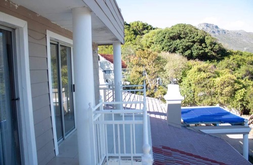 Hout Bay Villa | Fabulous 5-bedroom Beach House Stunning Views with WiFi in Hout Bay Cape Town