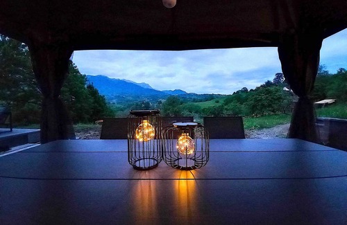 Bran Cabaña | Fabulous 5-bedroom Cottage in Bran with WiFi, AC