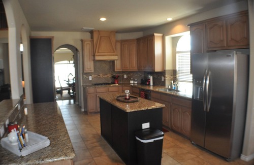 South Arlington Casa | Fabuloso 6 dormitorios, 4 baños, piscina, cocina al aire libre, 3 reyes, 6 reinas, 1 fu