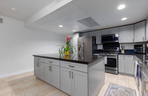Mira Mesa Casa | Fabulous 6BR Retreat with AC -Ideal for Families & Large Groups”