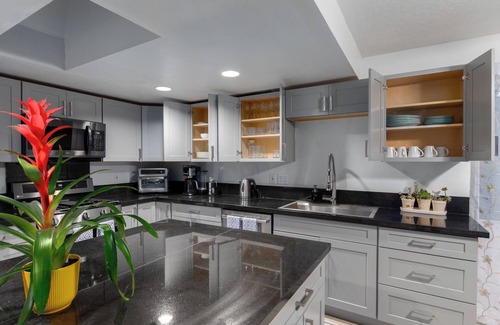 Mira Mesa Casa | Fabulous 6BR Retreat with AC -Ideal for Families & Large Groups”