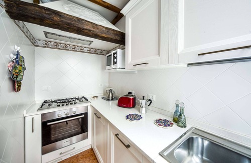 San Polo Apartamento | Fabulosa y amplia casa con todas las comodidades (capacidad para 6, 3 Bth) centro de Venecia