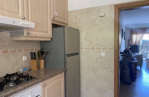 Portimao Apartamento | Fabuloso apartamento con WIFI y uso compartido de piscinas cubiertas / al aire libre, tenis