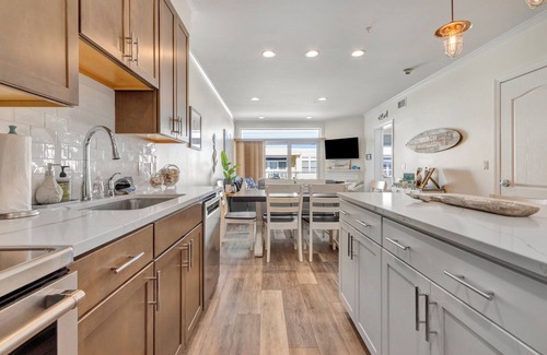 Dewey Beach Condominio | Fabulous Beach Retreat overlooking the Pool