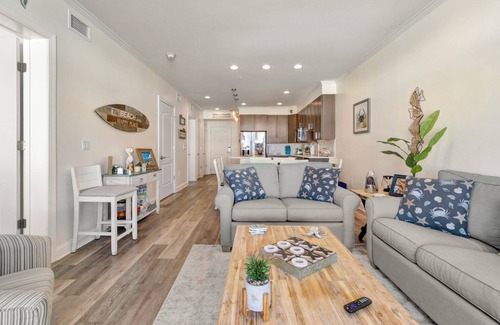 Dewey Beach Condominio | Fabulous Beach Retreat overlooking the Pool