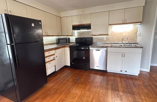 North Attleboro Casa | Fabulous building in North Attleborough Downtown - 2 bedrooms