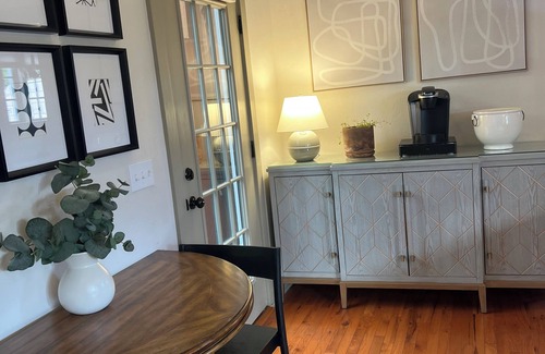 Market District Cabaña | Fabulous Bungalow, 1 block from 5th Street Market