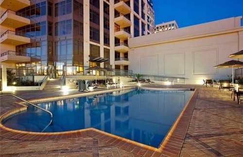 Columbia Condominio | Fabulosas vistas de la ciudad y la bahía: contrato mínimo de un año