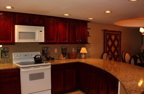 Gatlinburg Condominio | Streamside con vistas a la montaña! A pie de la ciudad, condominio de lujo
