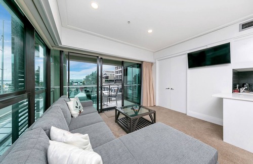 Auckland Central Business District Apartamento | Fabulous Corner Apartment w/ Dazzling Harbour View