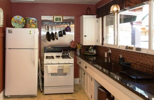 Oak Park Casa | Fabulous Downtown Living, 1 BR / 1 BA