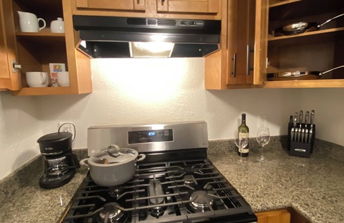 Belding Woods Casa | Fabulous entire 2-bedroom house with onsite washer/dryer in Richmond near Bart.