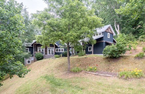 Asheville Apartamento | Fabulous escape with firepit, stylish interior & central AC - near hiking