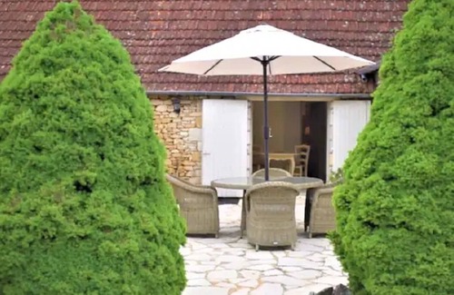 Castelnaud-la-Chapelle Cabaña | Fabulous two bedroomed, two bathroom cottage high quality, elegant accommodation