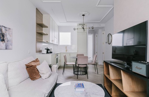 Lista Apartamento | Fabulous Lista 3BR w/ A/C, 4 min from El Retiro Park, by Blueground