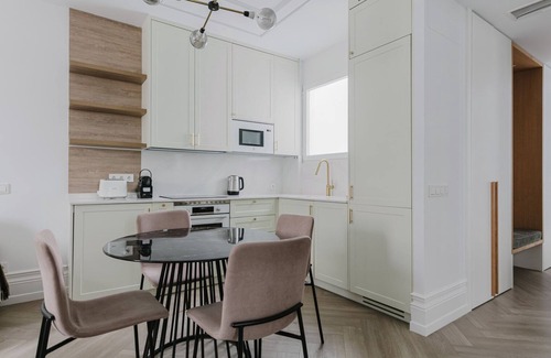 Lista Apartamento | Fabulous Lista 3BR w/ A/C, 4 min from El Retiro Park, by Blueground