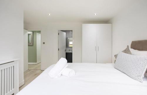 Queens Quarter Apartamento | Fabulous Modern Luxury Apartment Sleeps 6- Parking