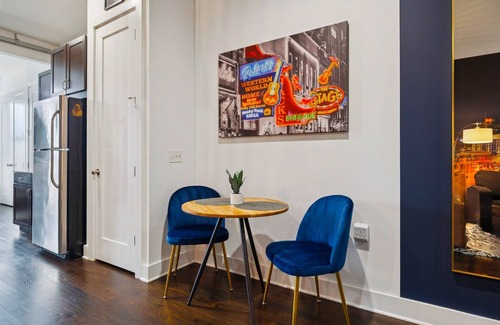 West End Condominio | Fabulous NashVegas Loft Retreat near Vandy off West End, Mins to Broadway