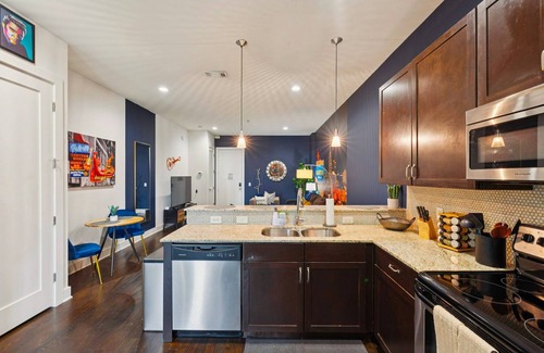 West End Condominio | Fabulous NashVegas Loft Retreat near Vandy off West End, Mins to Broadway