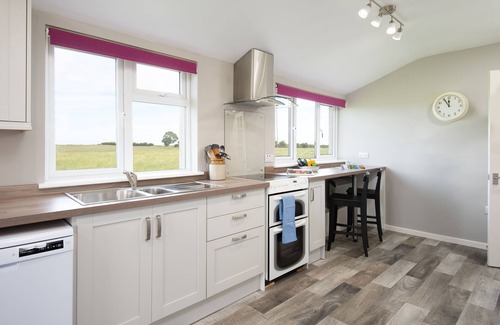 Belford Cabaña | Fabulous outlook over fields towards Lindisfarne
