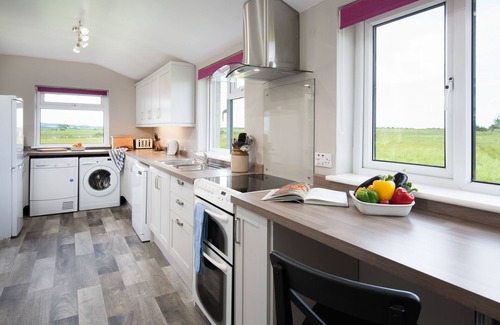 Belford Cabaña | Fabulous outlook over fields towards Lindisfarne