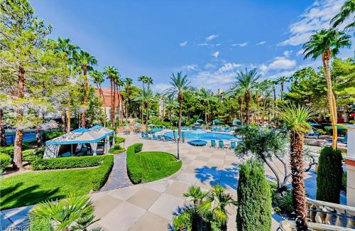 Las Vegas Apartamento | Fabulous Penthouse Apartment LAS VEGAS Strip view with resort amenities! 5 min walk to main attractions! ONLY LONG TERM RENTALS min 30 nights!