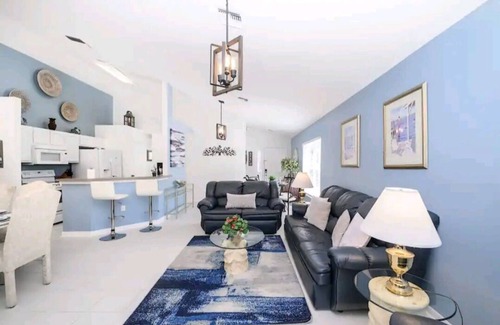 Lake Berkley Casa | Fabulous, Quiet Family Resort Vacation Home, South Facing Pool, Disney, SeaWorld
