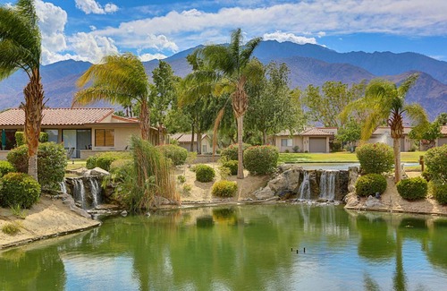 Sunrise Vista Chino Condominio | Remodelación fabulosa con Cool Vibe Palm Springs
