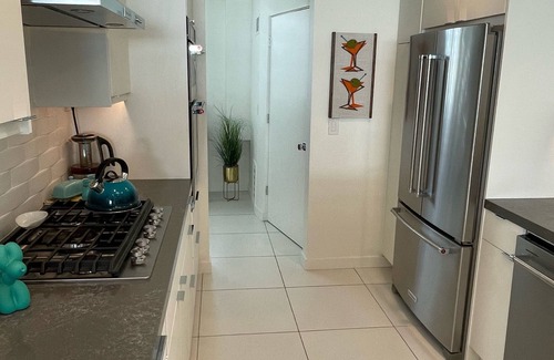Indian Canyon Casa | Fabulous Remodeled Mid-Century Townhouse in South Palm Springs!