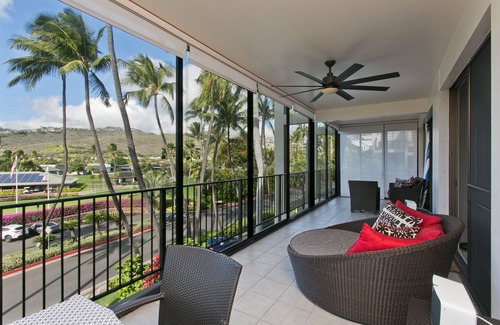 Waialae Iki Condominio | Fabulous, Renovated Large 3BR Condo on Kahala Beach