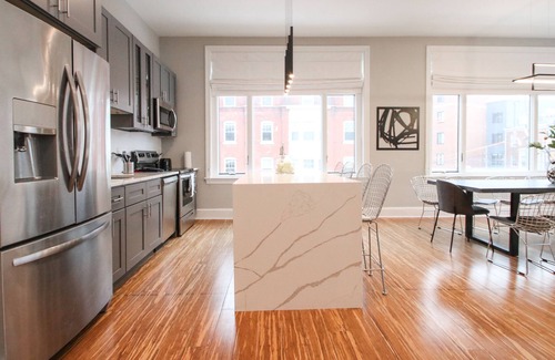 Powelton Village Casa | Fabulously Bright Loft/A+ Location/4B+3.5B/Sleep13 + Garage parking 1 car.