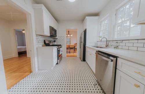 Caddo Heights-South Highlands Apartamento | Fabulously Furnished Forest - 2BR/1BA