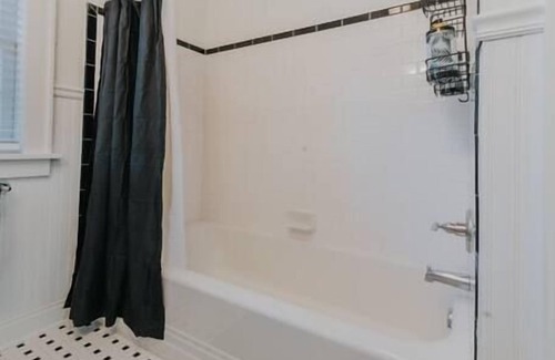 Caddo Heights-South Highlands Apartamento | Fabulously Furnished Forest - 2BR/1BA