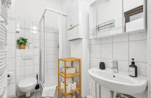 Kostheim Apartamento | FABYLOUS Homes City Apartment I Gruppen I Waschtrockner I Balkon I belebte Lage