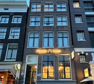 Red Light District Hotel | Facade Hotel Amsterdam